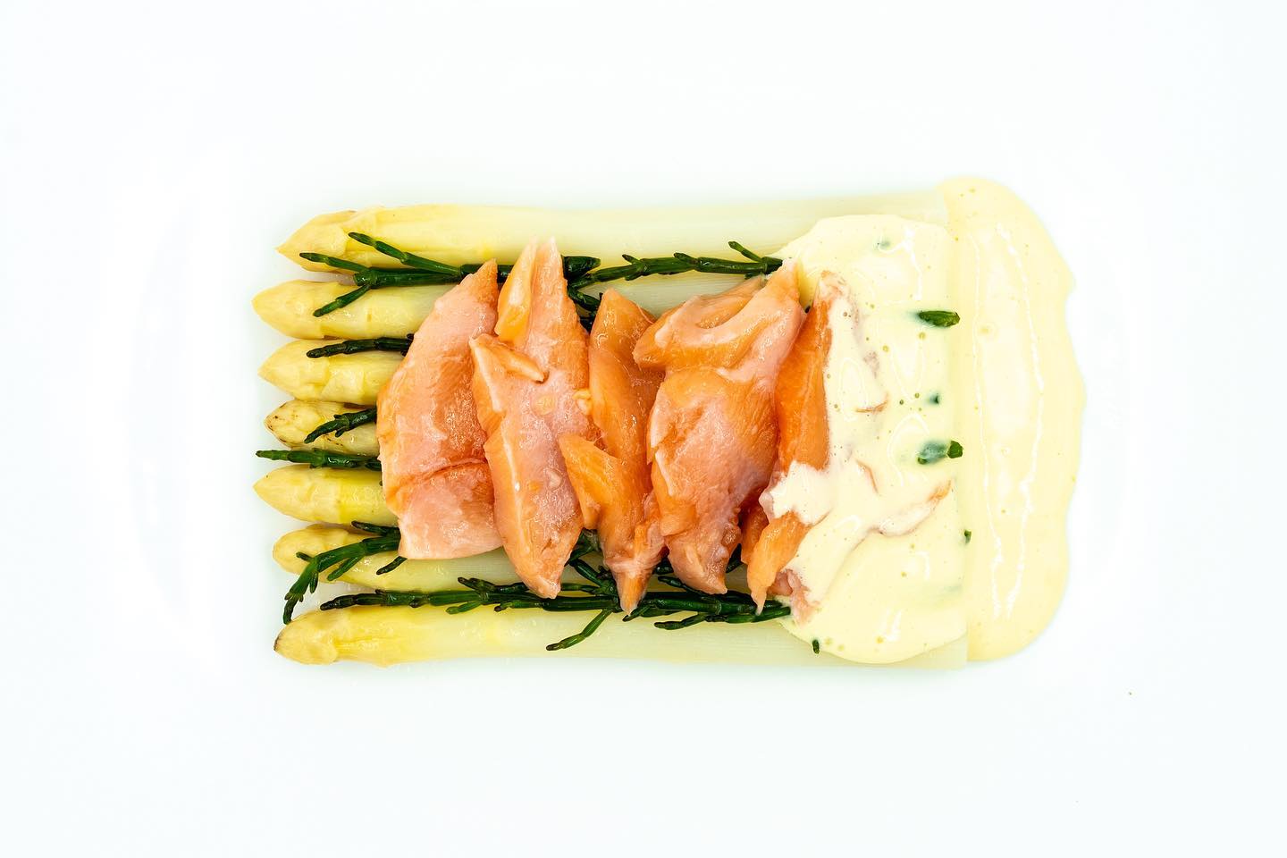 Asperges met zalm en zeekraal #foodporn #instafood #asperges #asparagus #zalm #salmon #zeekraal #sousvide #thermomix